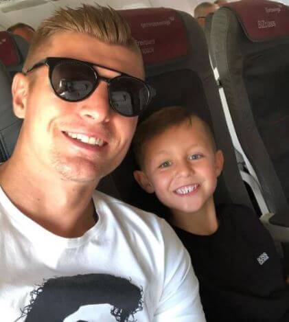 Leon Kroos with his father Toni Kroos.